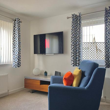 Bright 2-Bedroom Apartment With Parking In Montrose Extérieur photo