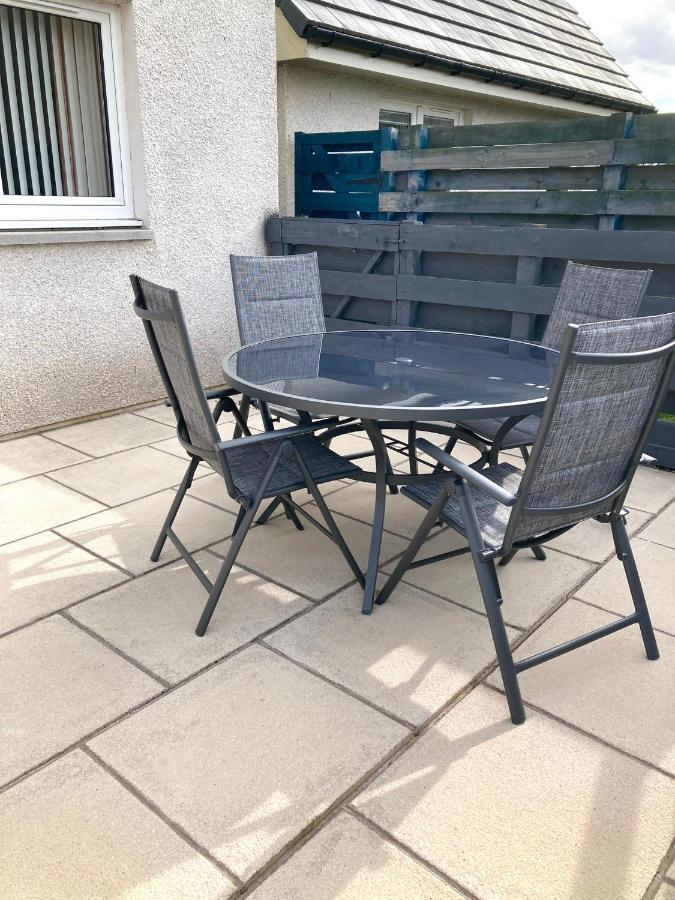 Bright 2-Bedroom Apartment With Parking In Montrose Extérieur photo