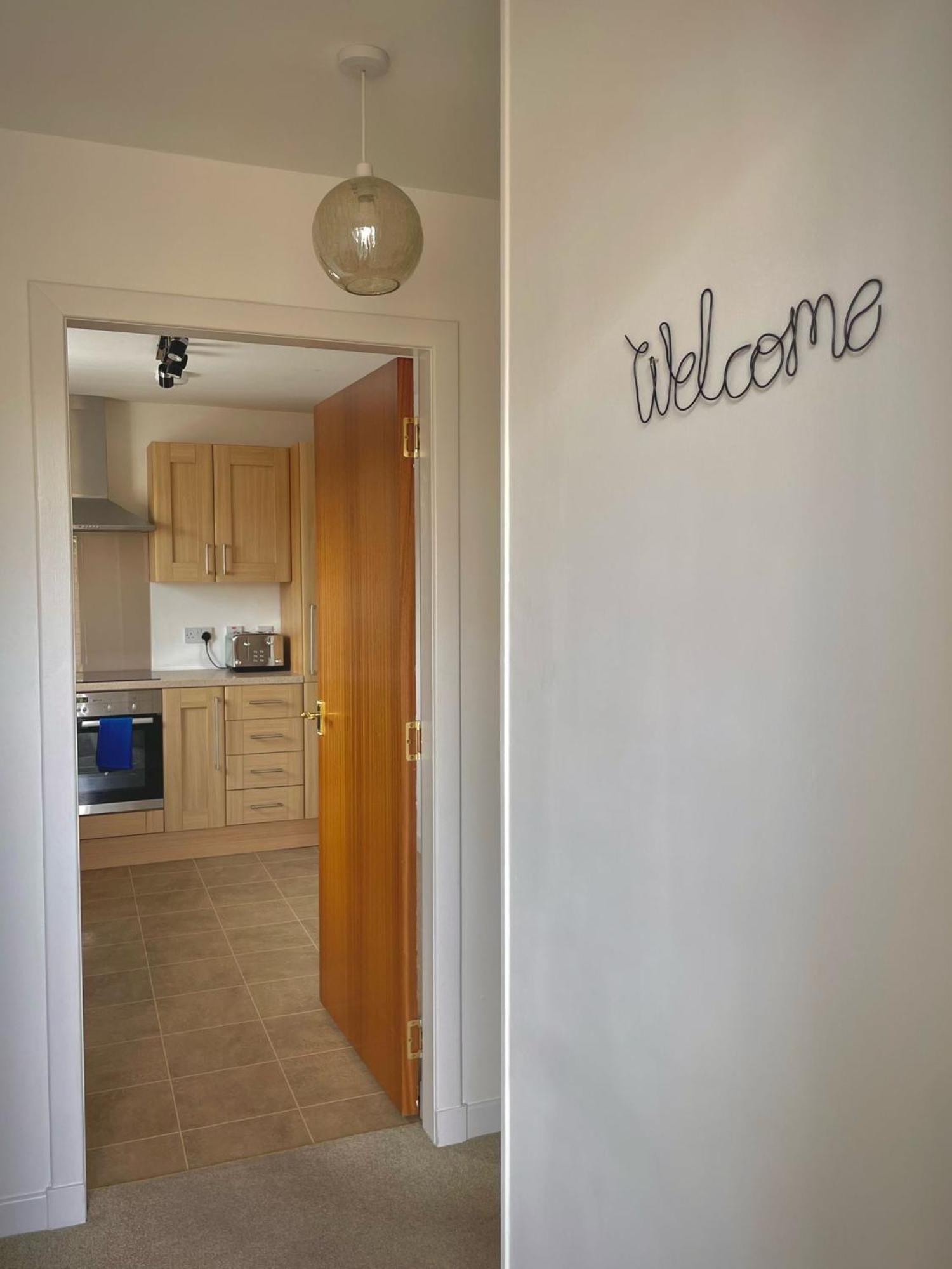 Bright 2-Bedroom Apartment With Parking In Montrose Extérieur photo
