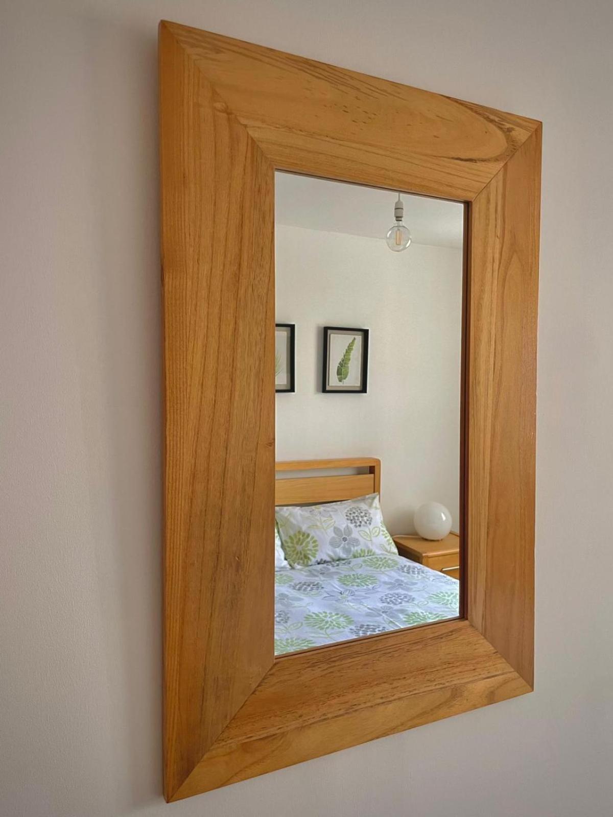 Bright 2-Bedroom Apartment With Parking In Montrose Extérieur photo
