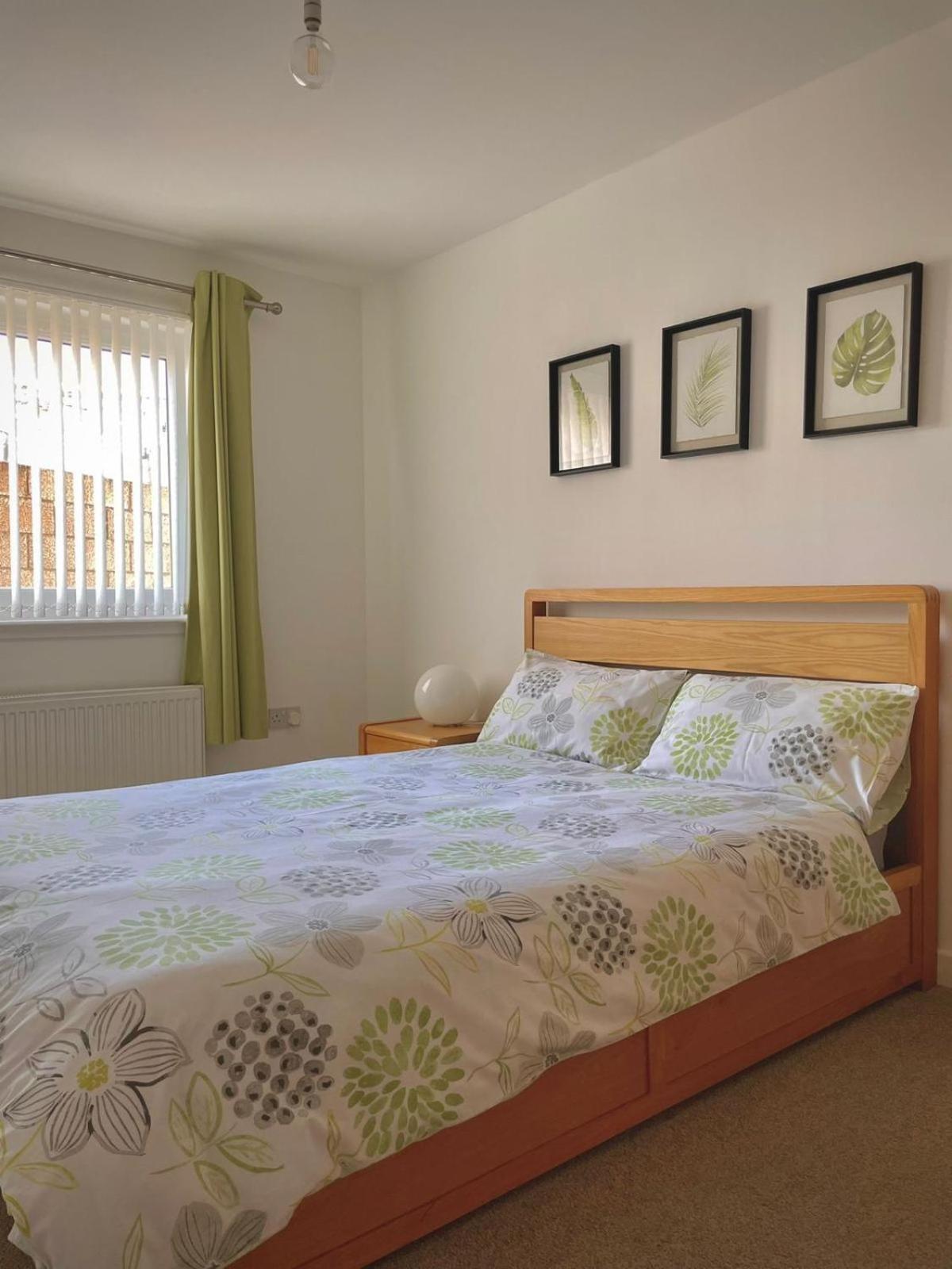 Bright 2-Bedroom Apartment With Parking In Montrose Extérieur photo