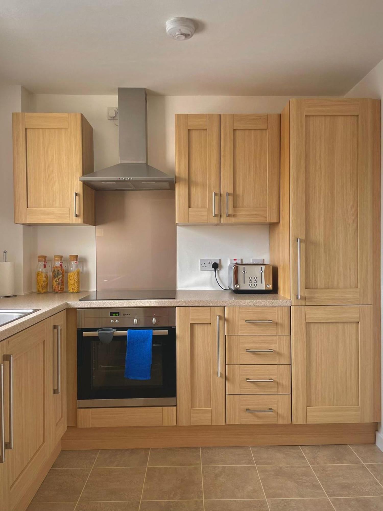 Bright 2-Bedroom Apartment With Parking In Montrose Extérieur photo